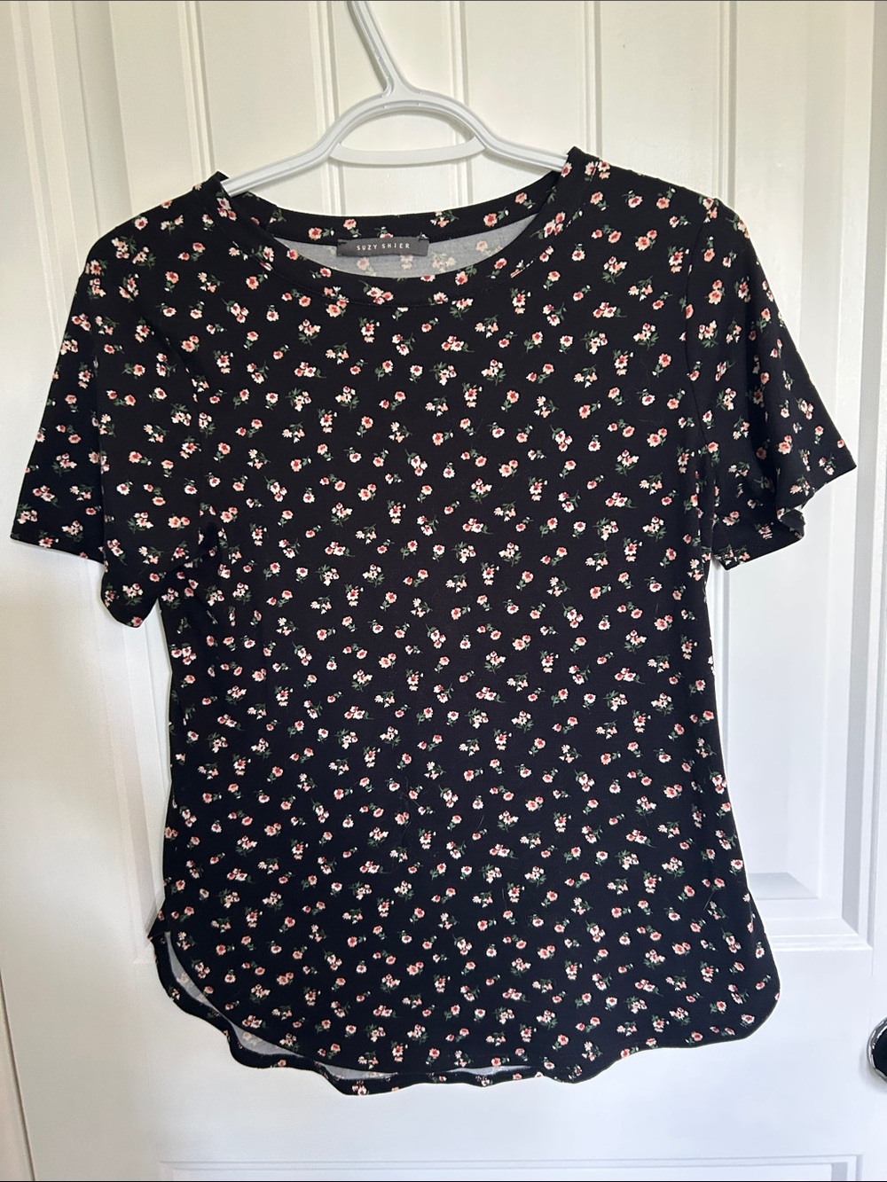 Suzy Shier Black Floral Short Sleeve Tee with Pink and Cream Accents